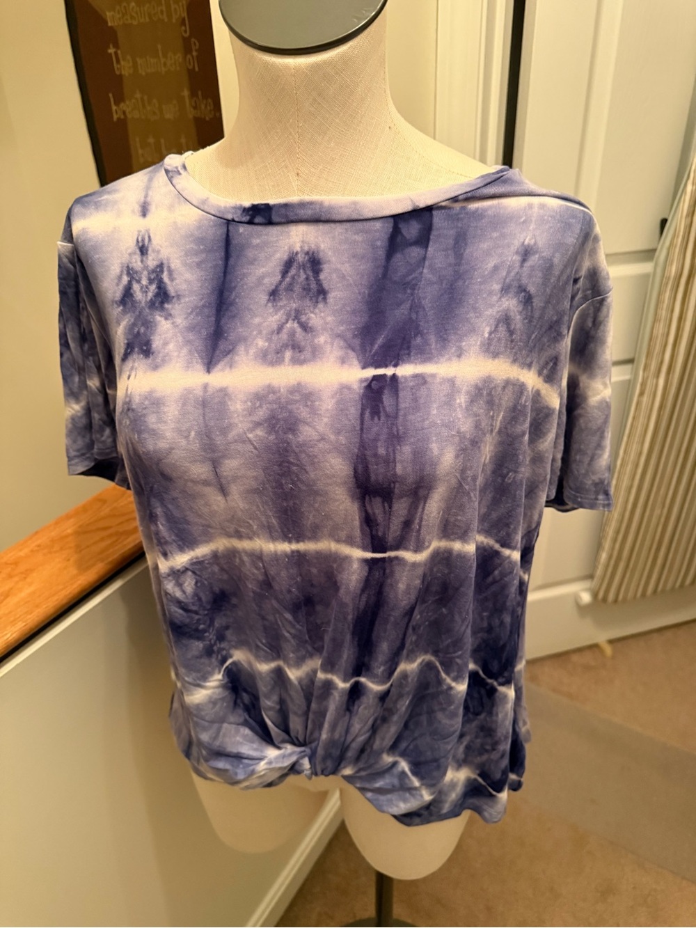Tie-Dye Short Sleeve Knot Front Tee in Blue and White